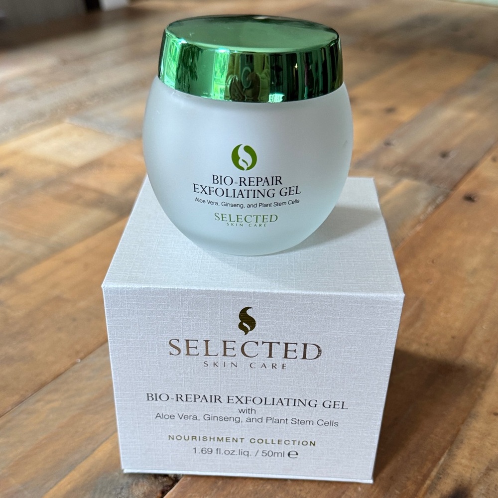 SELECTED Bio-Repair Exfoliating Gel – Green Jar